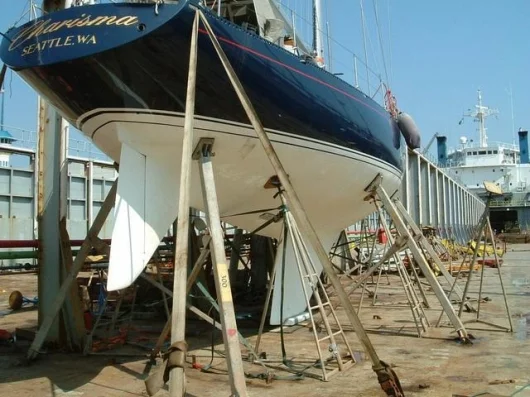 Fully fixed yachts ready for transport
