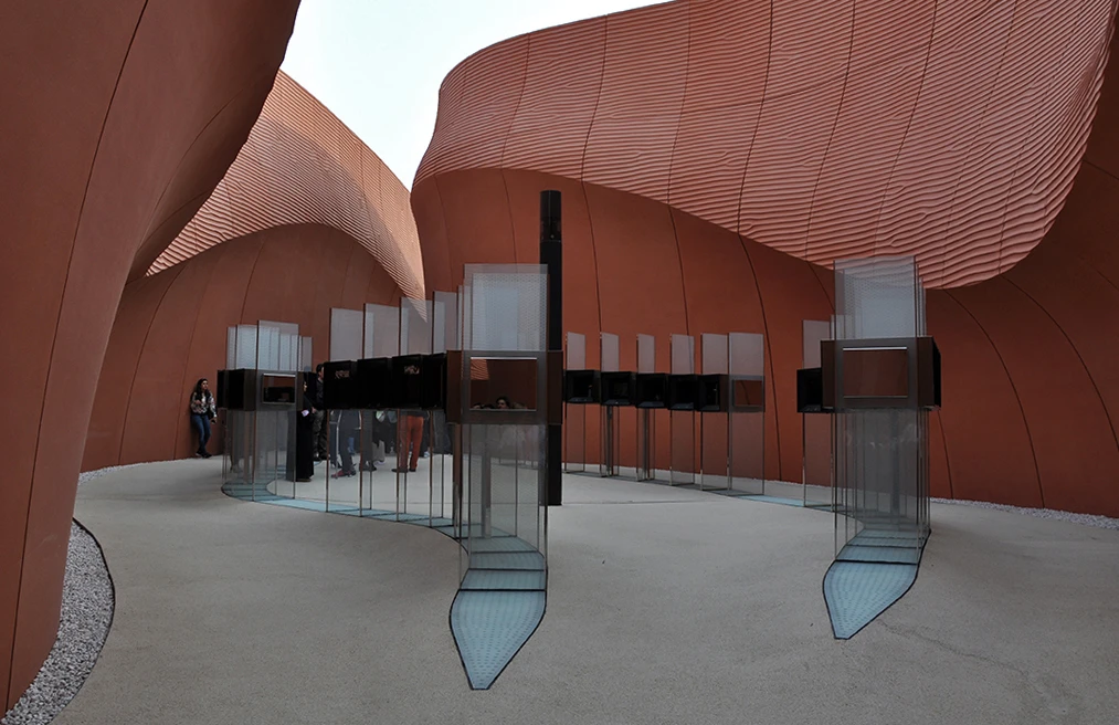 The structure is naturally cooling, with 12 meter (39.37 ft) tall walls that rise up