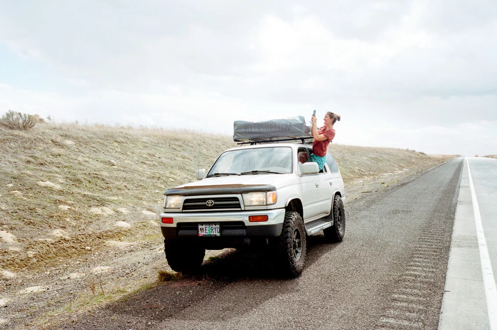 The Le Tente mounts to the roof rails