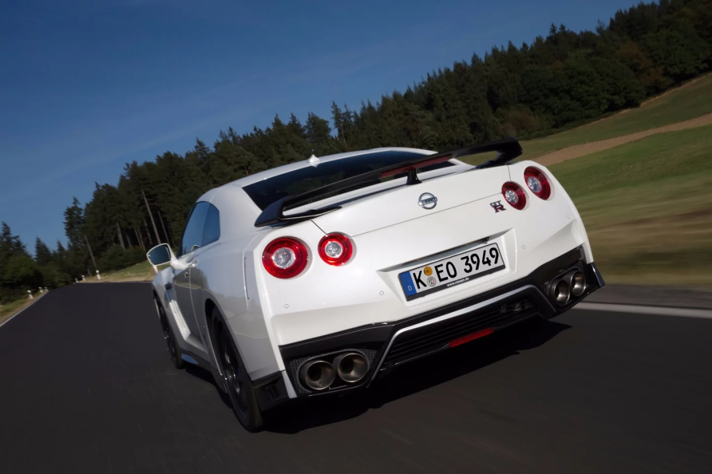 To make the most its extra power, the exterior of the Track Edition is more aerodynamically refined and Nissan has sought to increase both straight-line and cornering stability