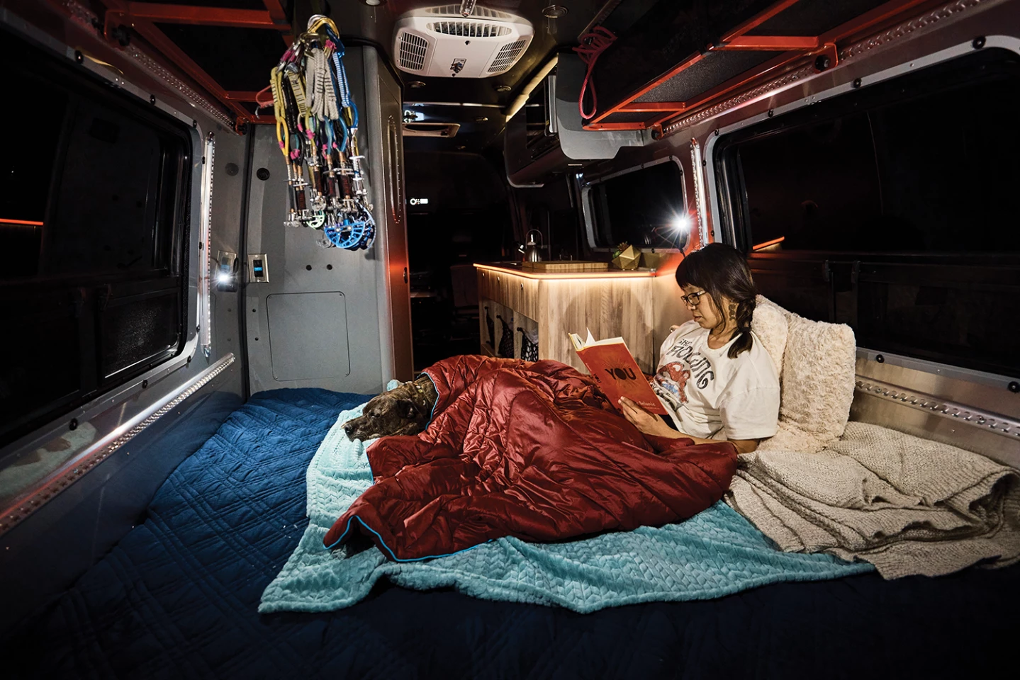 We're not sure why a solo adventurer would opt for a huge 24-foot 4x4 van instead of something smaller, lighter and more maneuverable, but the Airstream Interstate 24X certainly pays off at night