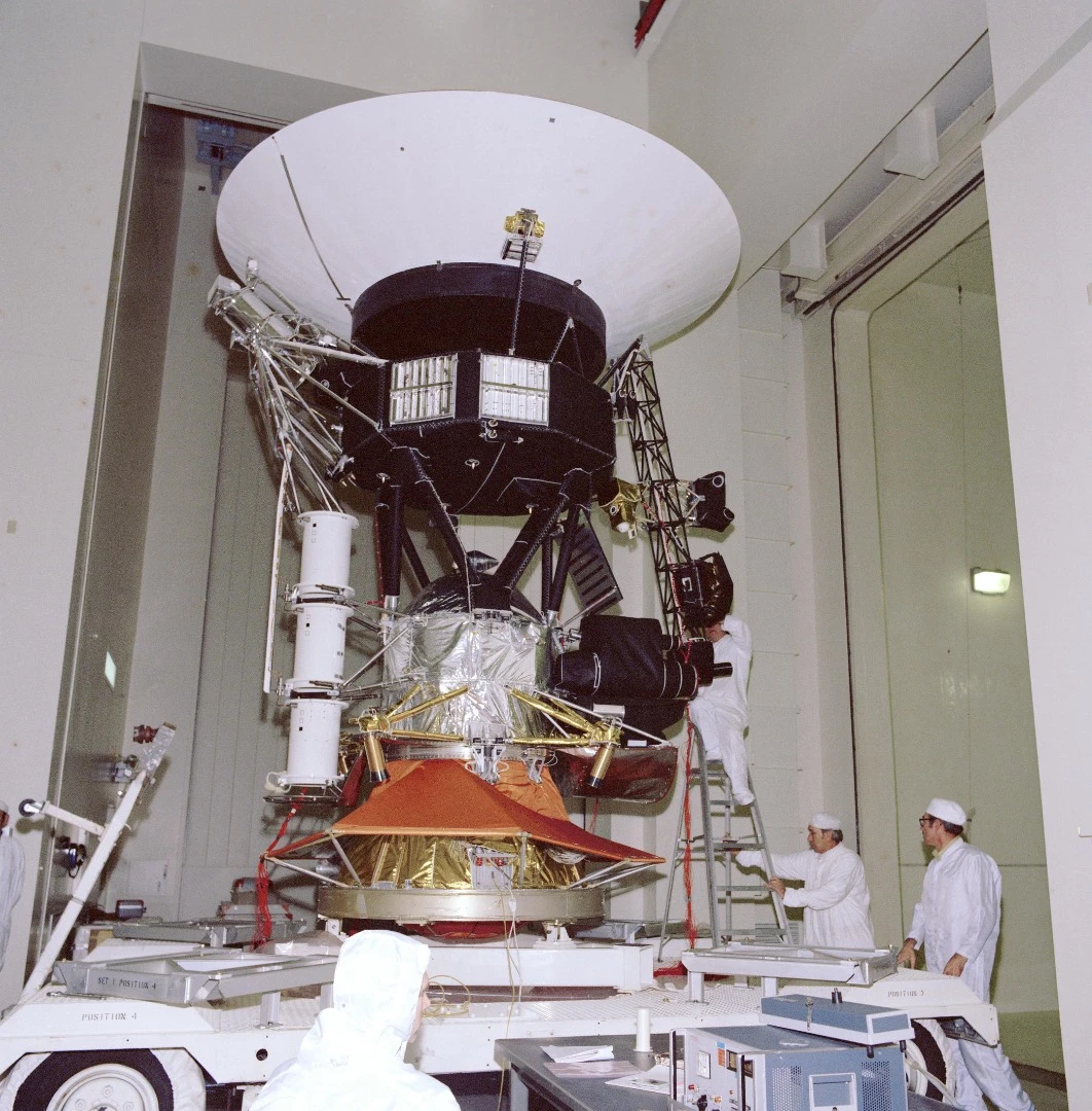 Engineers testing Voyager in 1976