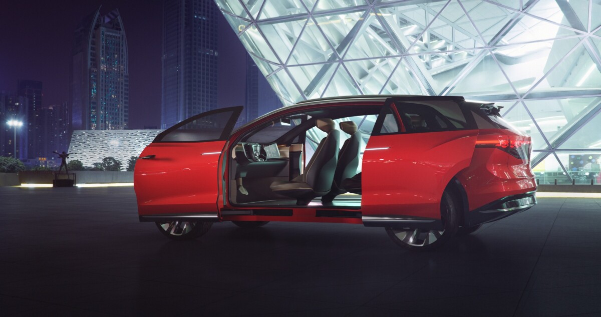 Double sliding doors give a bizarre visual effect and lots of room to get in and out