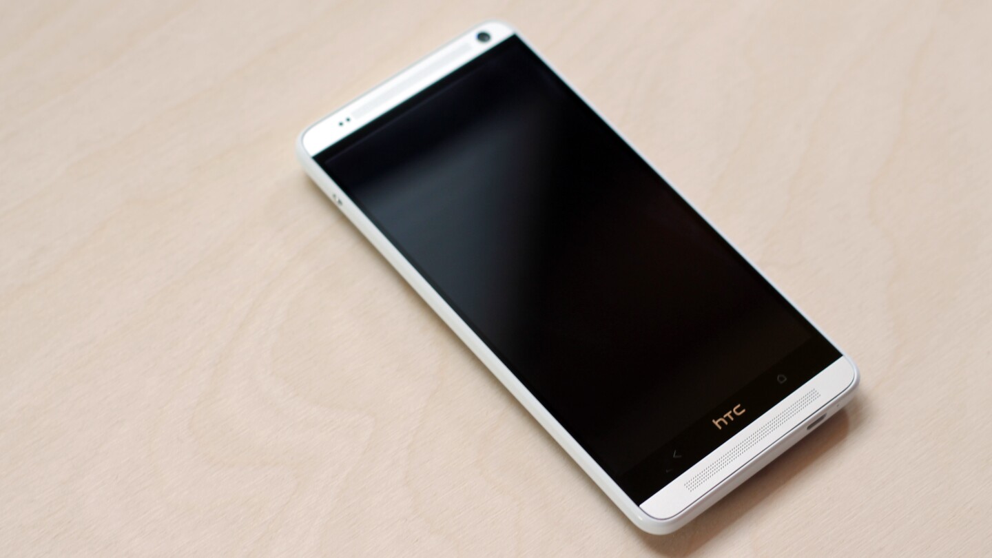If you've used the standard HTC One, then the One max's look should be familiar