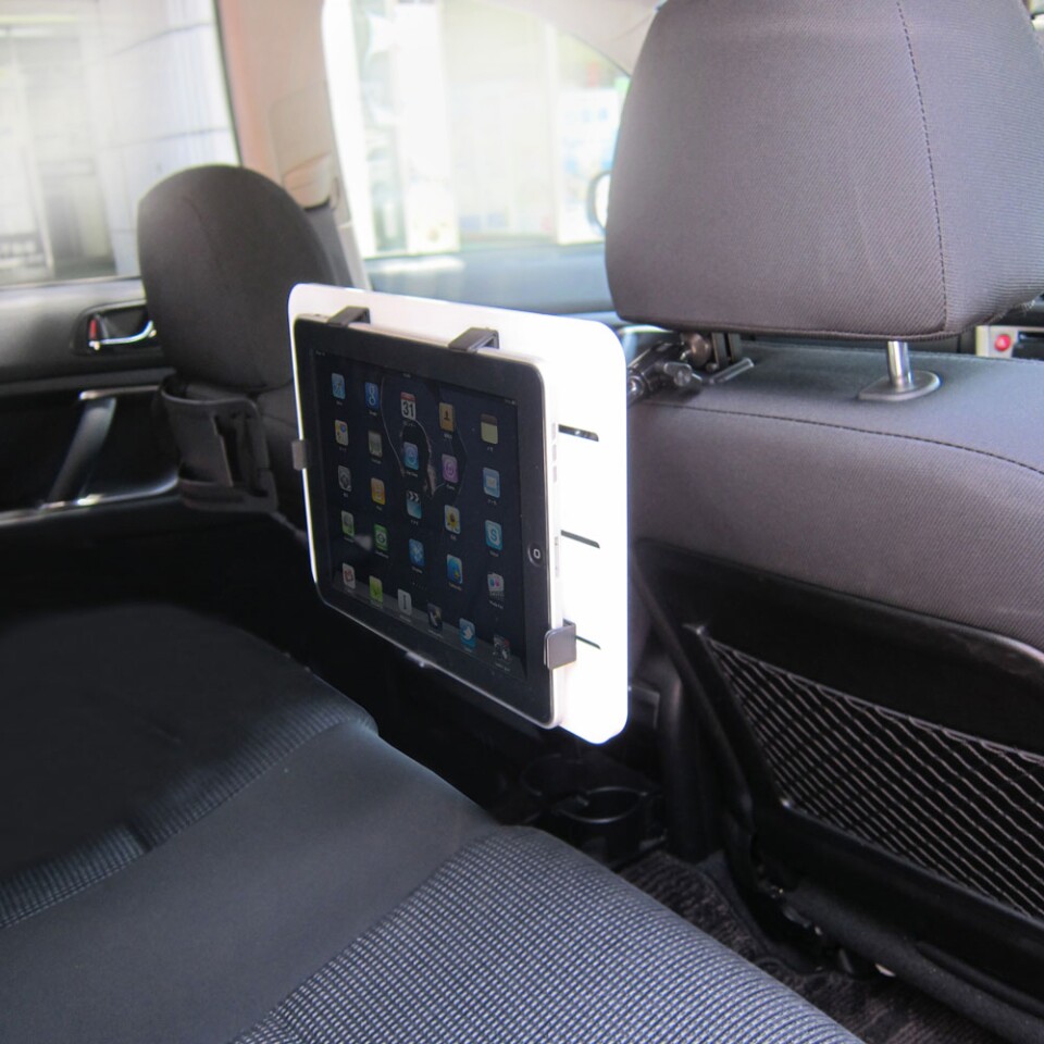 Thanko's iPod mount for the backseat