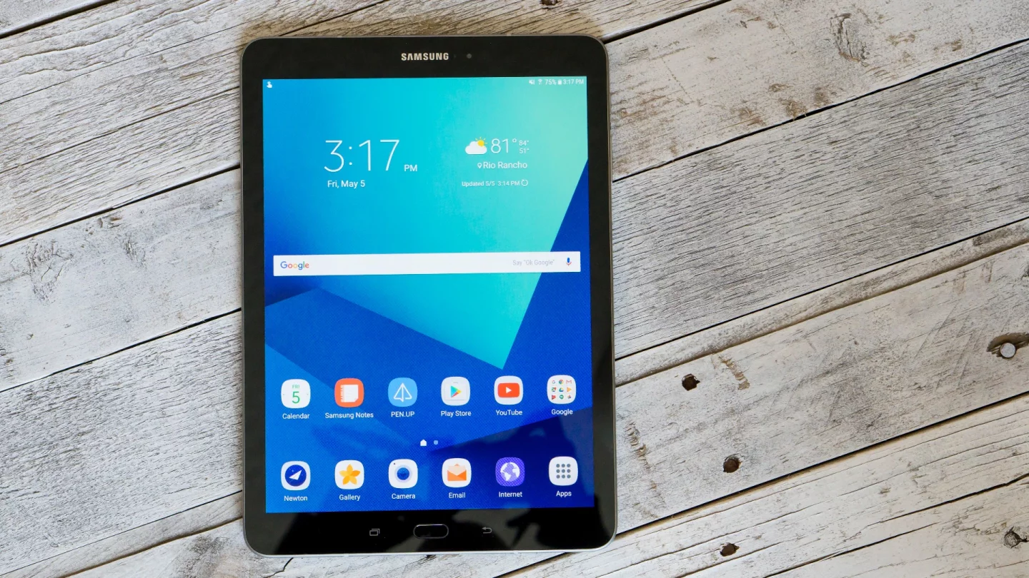 The Tab S3's screen specs are identical to those of the iPad Pro 9.7, apart from using AMOLED over IPS tech