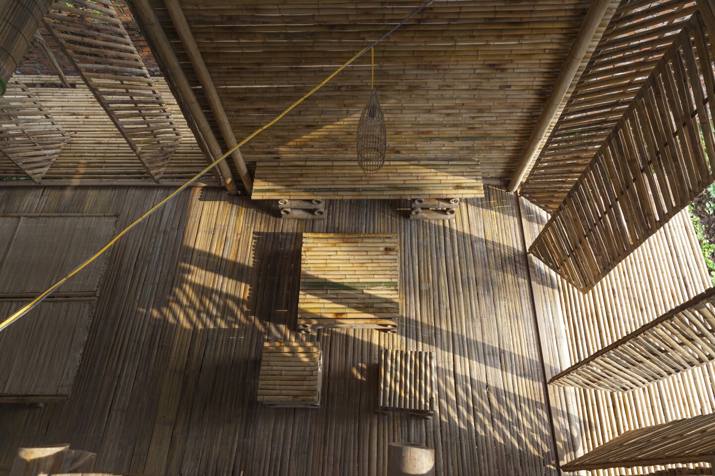 The house made almost entirely of bamboo, which is a plentiful local resource (Photo: Doan Thanh Ha, from the forthcoming book "Superlight")