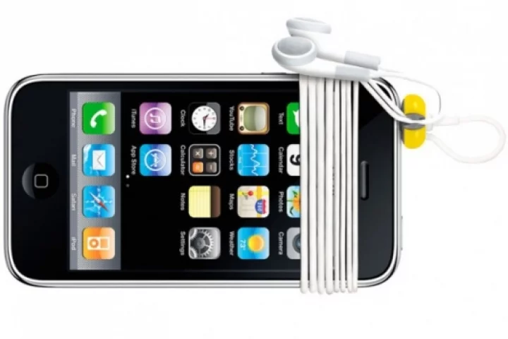 BudTrap works by sliding onto a universal earbud jack, allowing users to quickly and intuitively wrap their earbud cords around their music device or phone