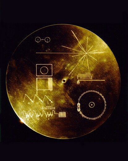 The gold envelope designed to protect the Voyager 1 and 2 Sounds of Earth gold-plated records from micrometeorite bombardment (Image: NASA)