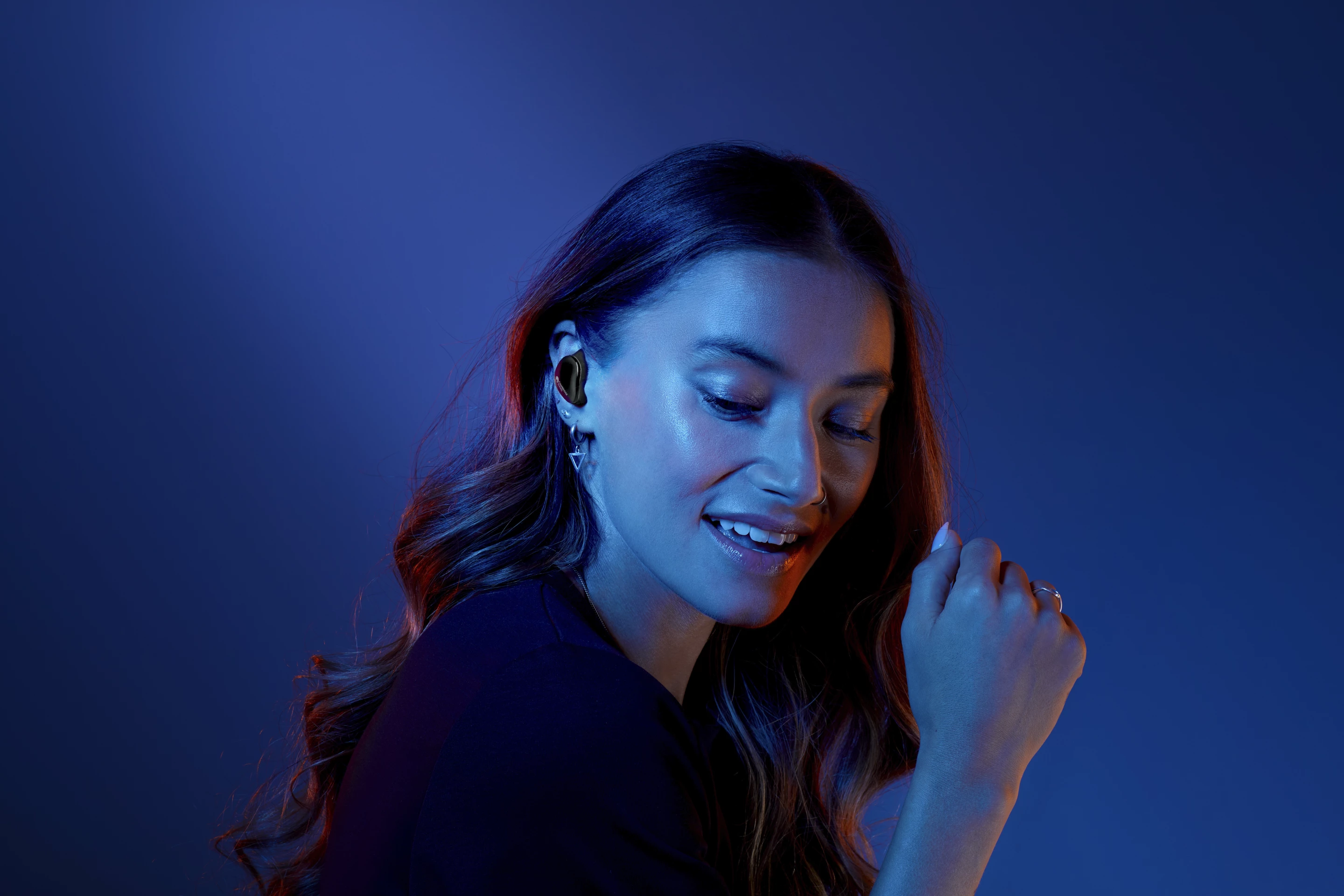 The earphones are resistant to water and sweat to IPX4 standards, and come supplied with a number of tips and fins to ensure a secure fit