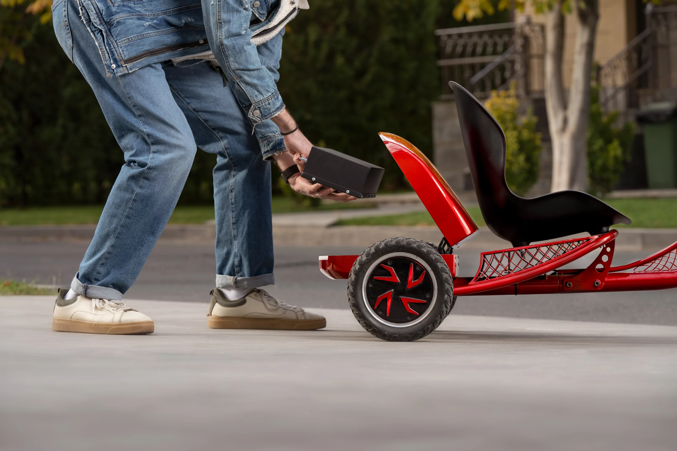 The removable Li-ion battery can be used as a mobile powerbank, and features one 120-W USB-C port, two 32-W USB-C ports and two 20-W USB Type-A ports