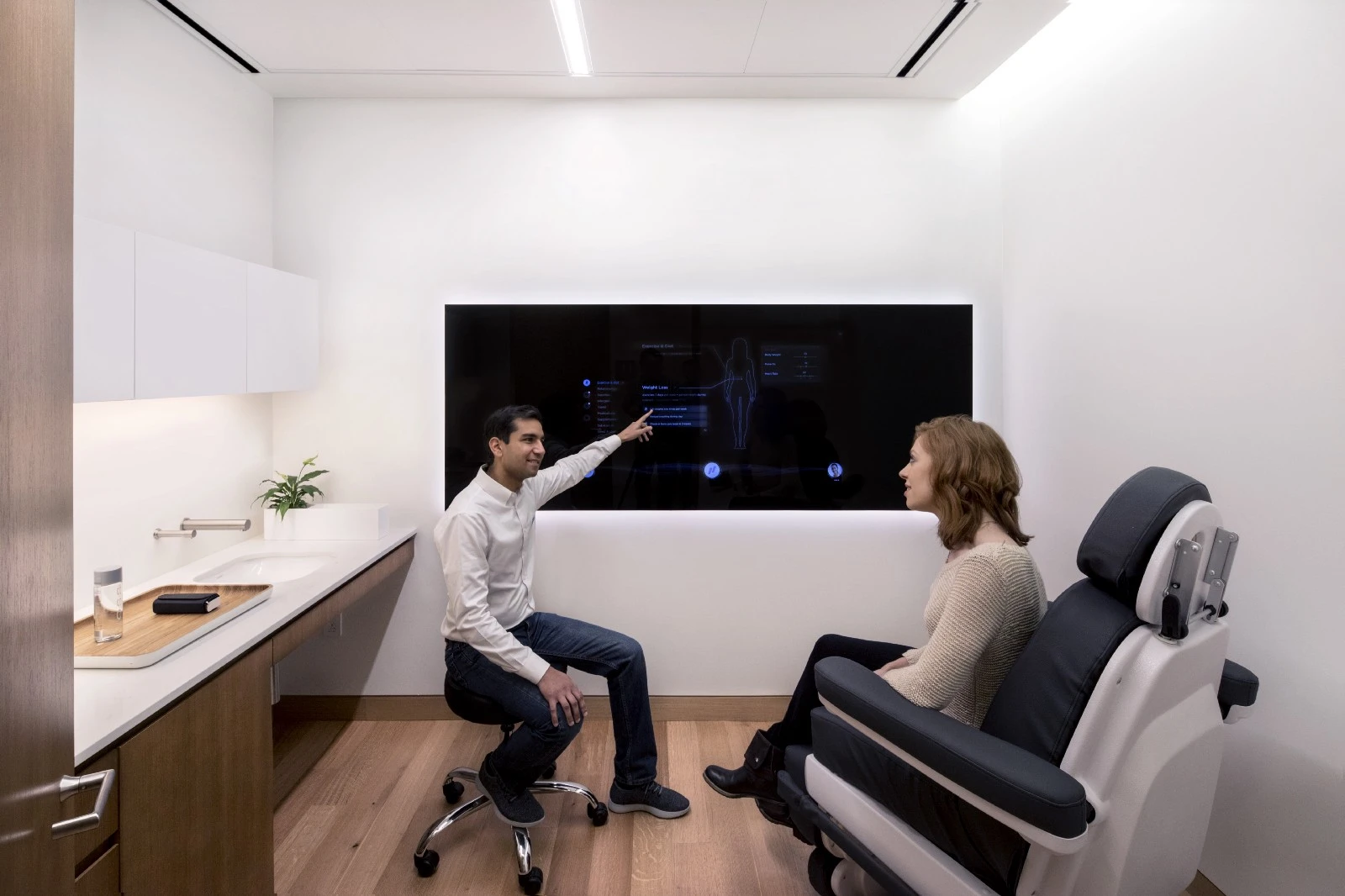 Healthcare startup Forward has launched its first futuristic medical clinic in San Francisco