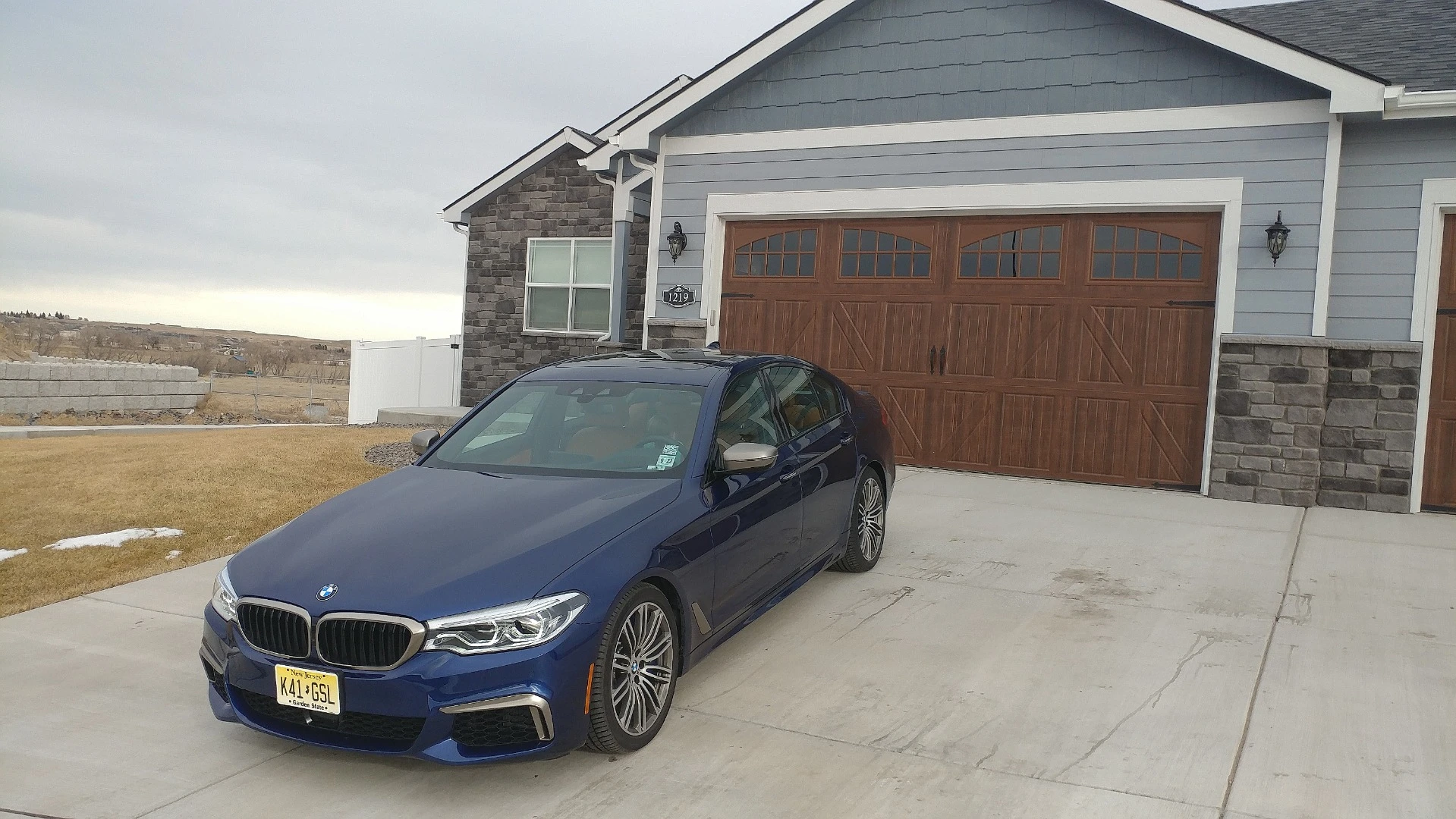 The 2018 5 Series carries the sloop-style design of preceding generations of the midsize sedan, with a long hood and a small deck in a forward-heavy three-section build