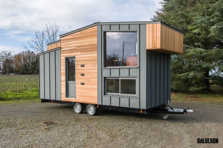 The Ellèbore tiny house has a length of 6 m (20 ft) and is based on a double-axle trailer