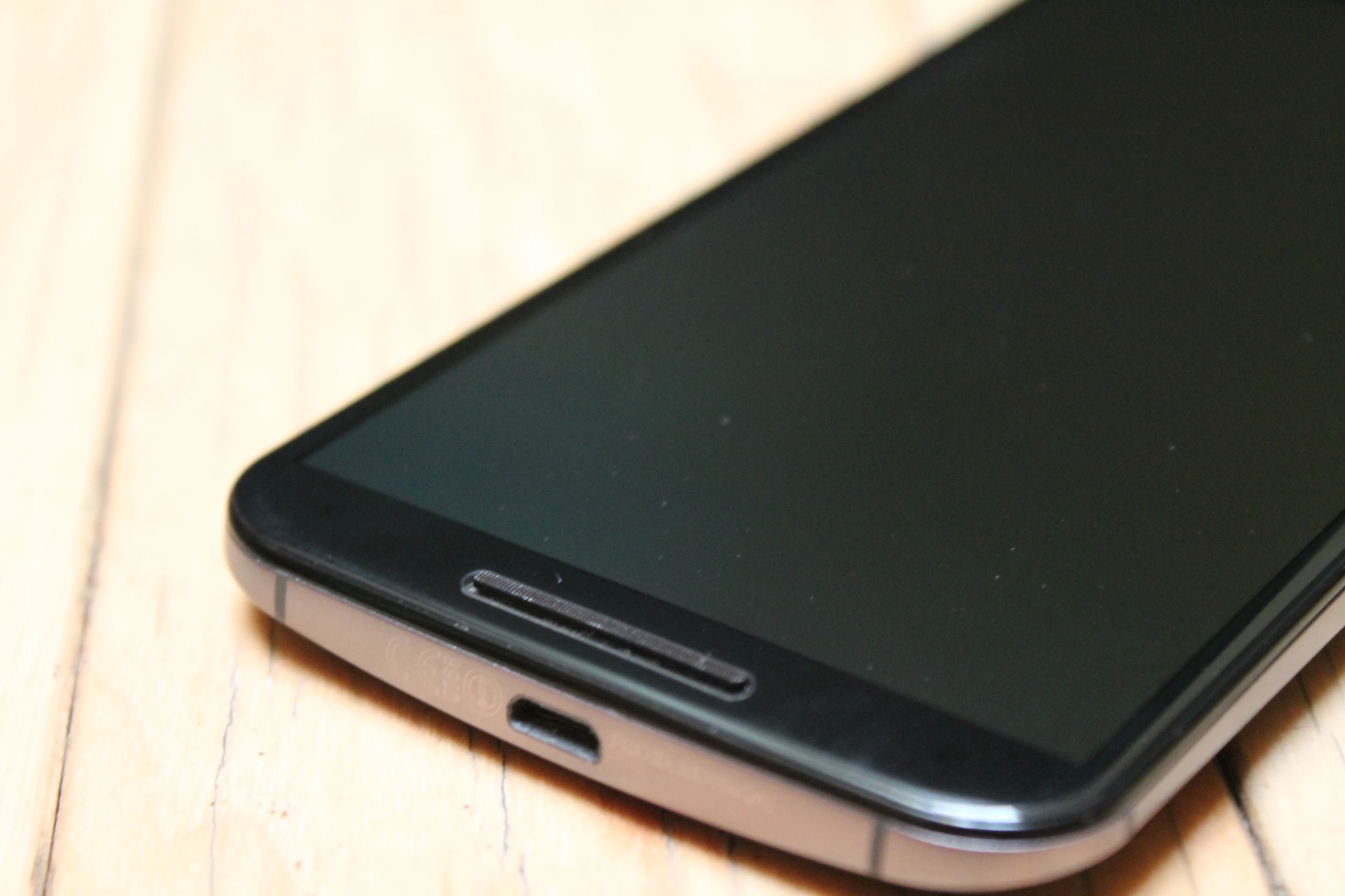 The Moto X sports top and bottom front-facing speaker (Photo: Eric Mack/Gizmag.com)