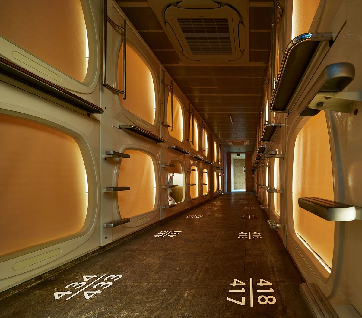 Each room in °C measures 110 x 220 x 110 cm (3.6 x 6.8 x 3.6 ft)