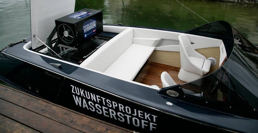 Frauscher's experimental hydrogen fuel cell boat from 2009