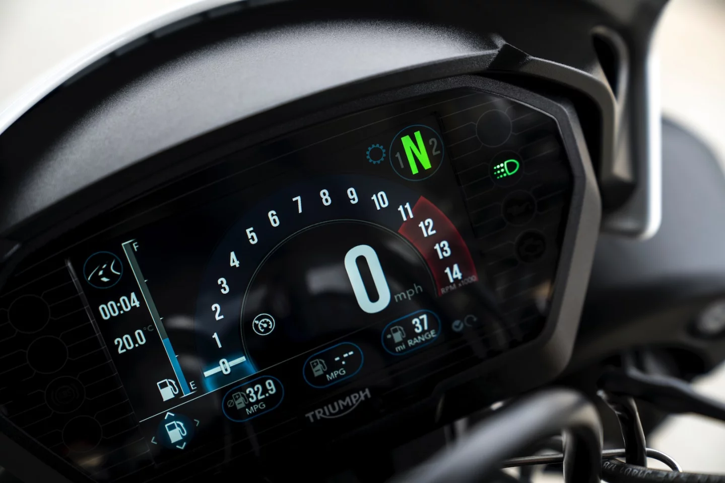 2018 Triumph Speed Triple: full color dash brings the Speed Trip up to date with what's been happening on the Street Triple
