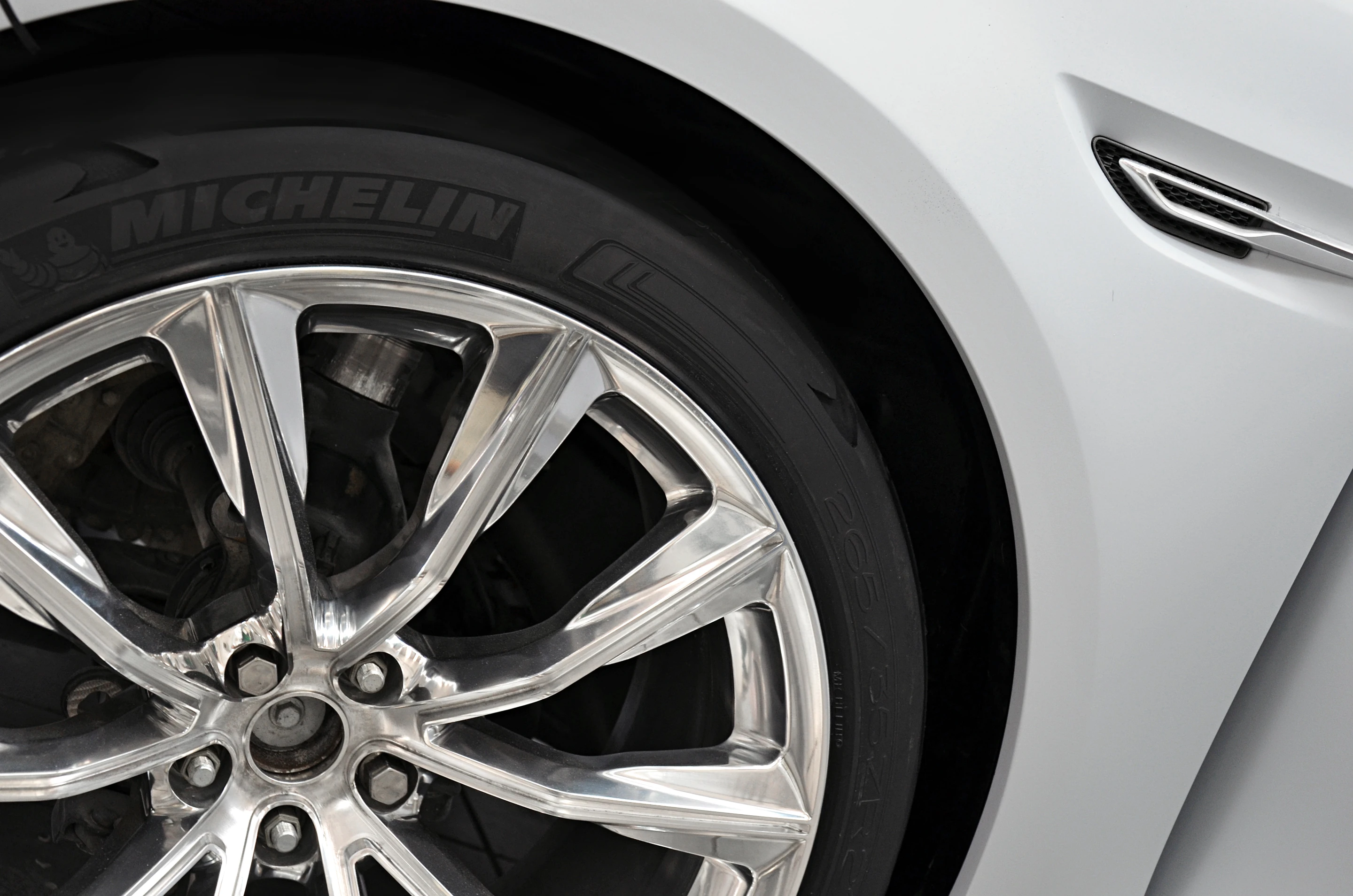 The Ford S-Max Concept wheel detail