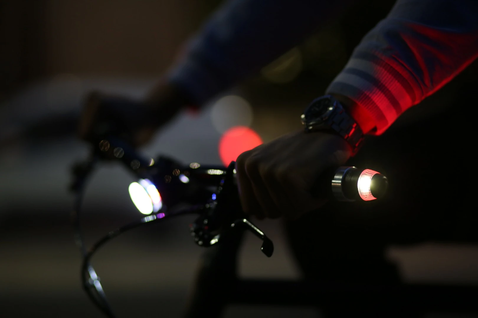 WingLights360 attach to either end of the handlebars
