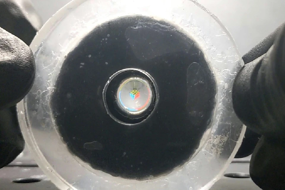 The rubbery PHsYL (photo-responsive hydrogel soft lens) was inspired by the human eye