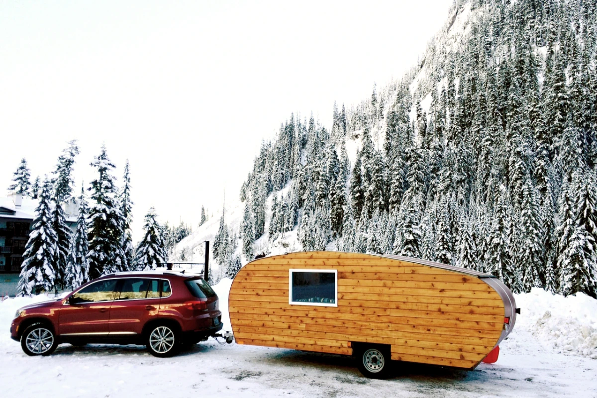 The trailer measures 18 x 7.4 x 6.9 ft (5.4 x 2.2 x 2.1 m) and weighs up to 3,000 lb (1,360 kg)