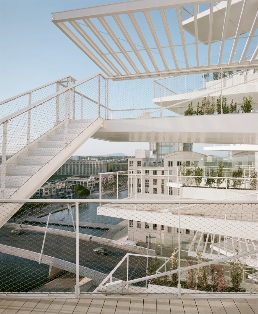 The exterior of L'Arbre Blanc is featured with irregular balconies intended to represent part of a tree