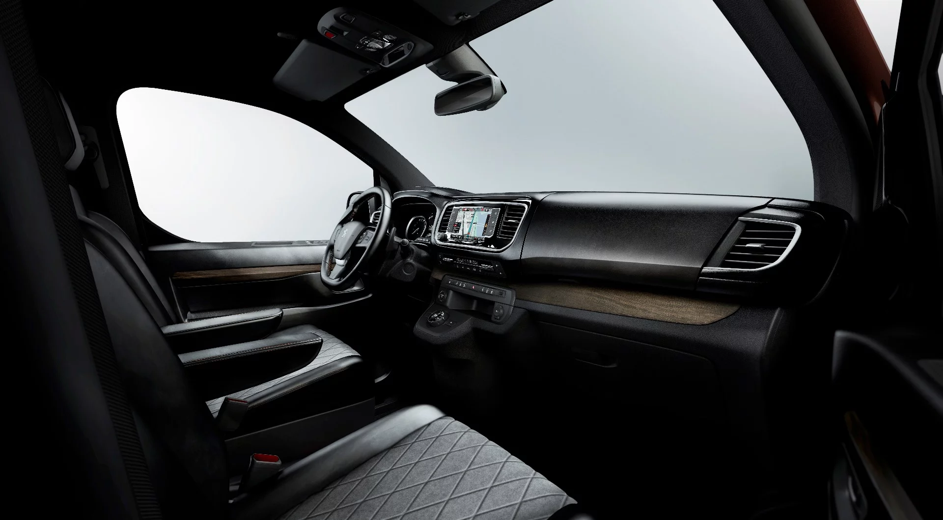 The Traveller i-Lab driver has access to a full array of technologies to ensure passenger safety and comfort