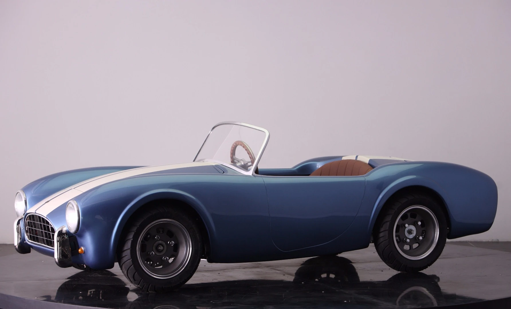 The ex-factory retail prices for the Cobra 289 is £7,999, US$12,399 or €11,299 depending on the customer 's preferred currency, with shipping costs on top of that