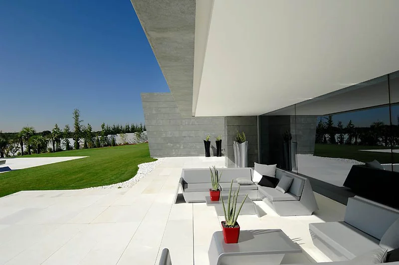 "1001 Nights" private dwelling by architects A-Cero