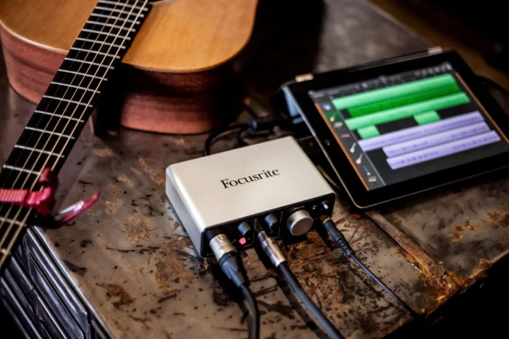 Focusrite has released the iTrack Solo professional audio recording interface for the iPad, with studio-quality guitar and microphone inputs and built-in monitoring