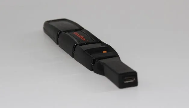The Shockbox Sensor contains a rechargeable lithium-ion battery, and an accelerometer that detects significant impacts delivered to the helmet