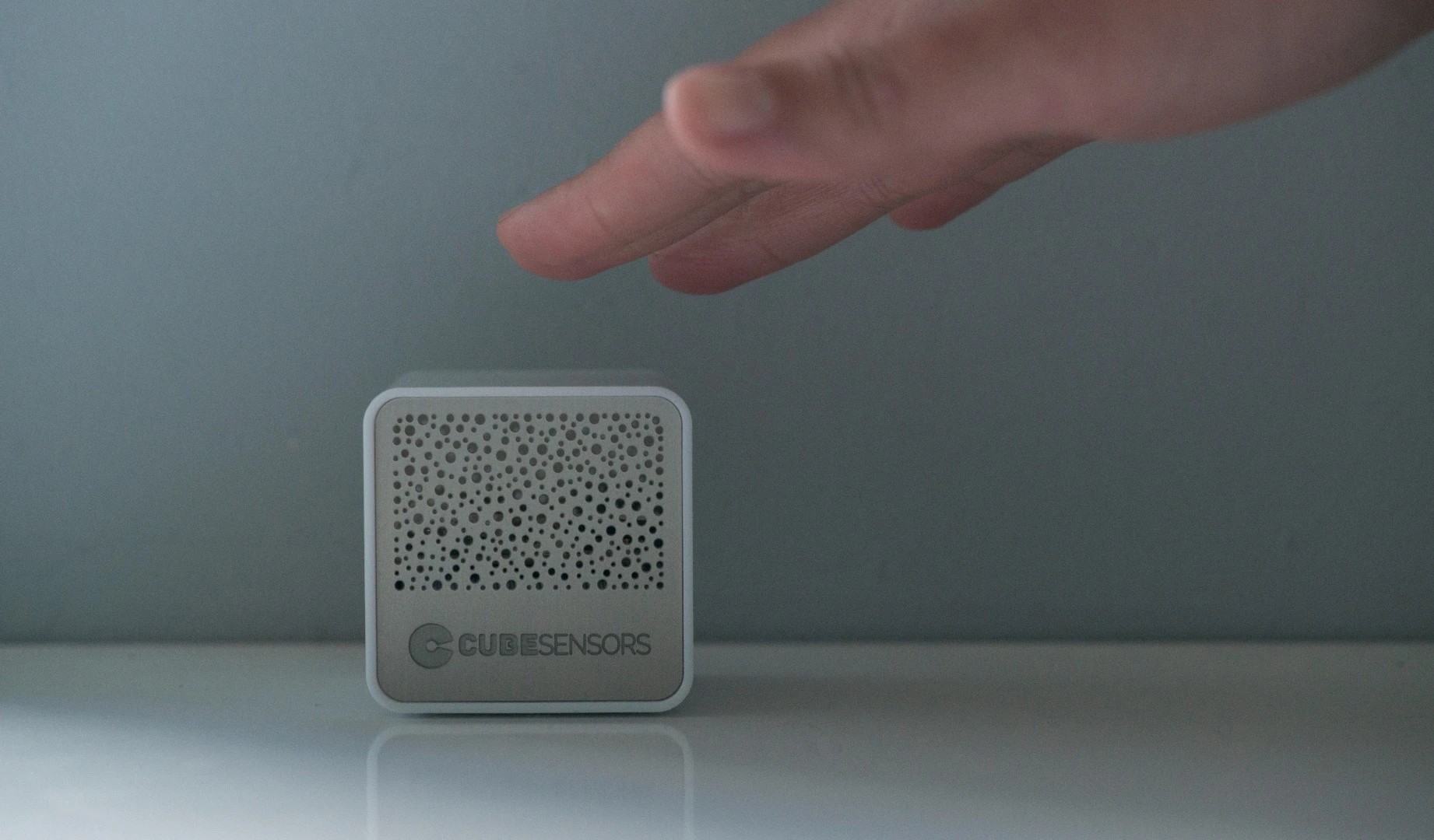 The CubeSensors can give instant feedback about your environment with a simple tap or shake