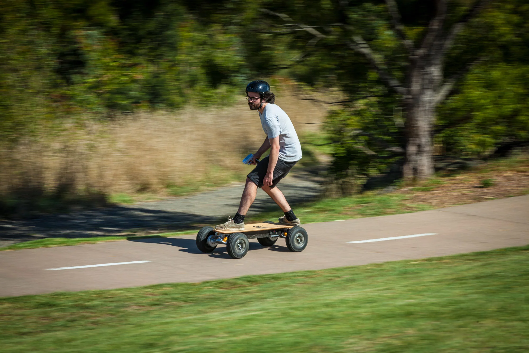 Turning a 90 degree street corner was challenging enough, weaving in and out of traffic on your way to work with a latte in hand is definitely out of the question (Photo: Loz Blain/Gizmag.com)