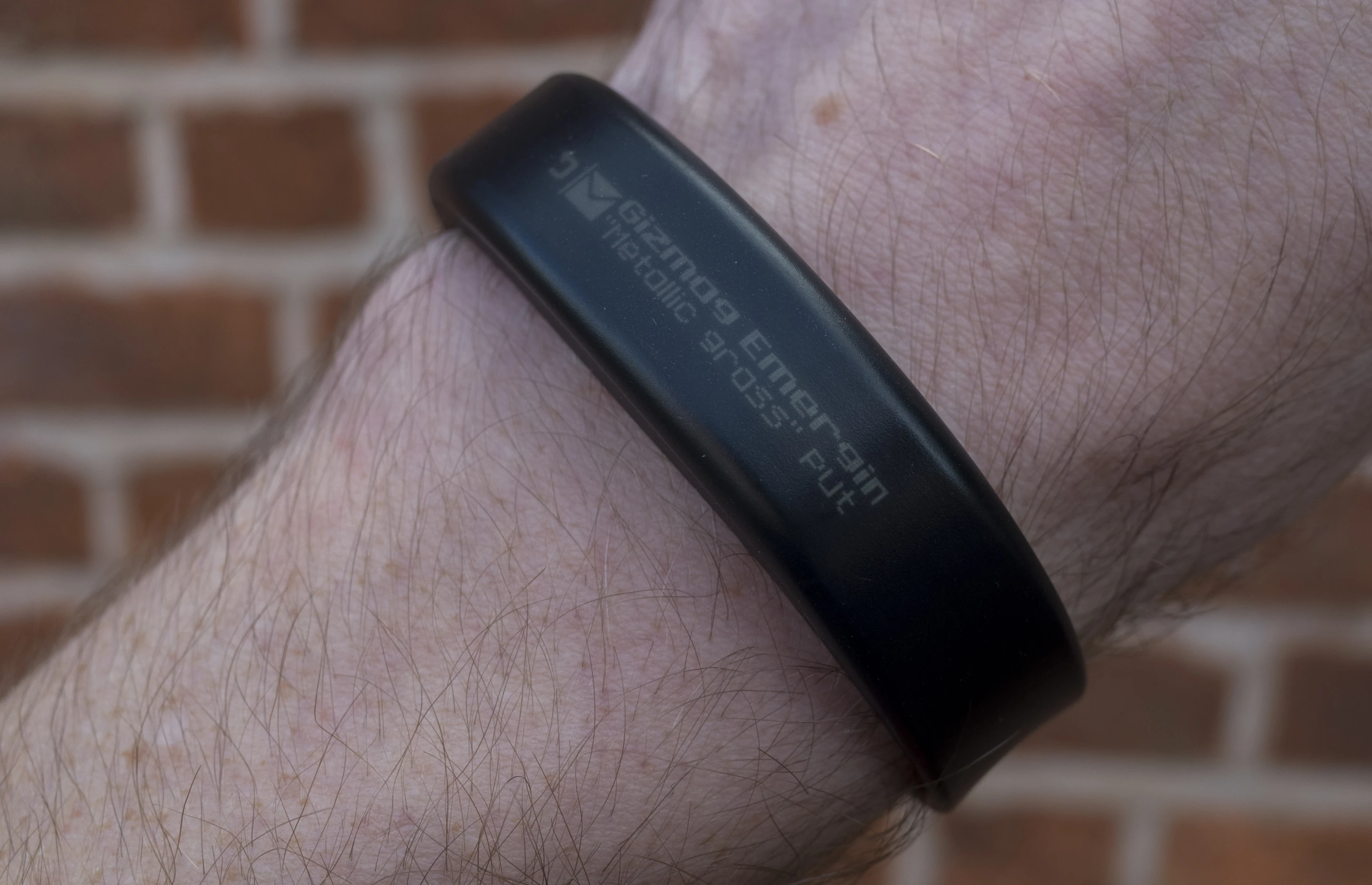 You can check incoming emails on the Garmin Vivosmart without reaching for your phone (Photo: Simon Crisp/Gizmag.com)