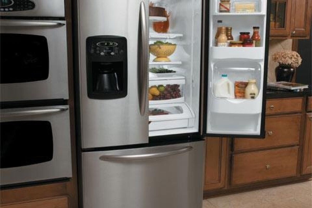 Refrigerator with the lot Maytag Ice2O