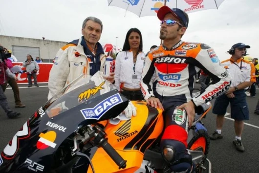 The most unpopular rider in the paddock became even less popular when he "tipped a bucket" on his crew. Where his nemesis Rossi makes his own luck, it appears that Max Biaggi is intent on making his own misfortune.