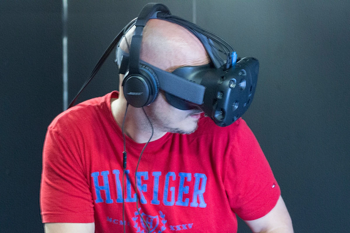 The HTC Vive's free-roaming element puts your entire body into virtual reality