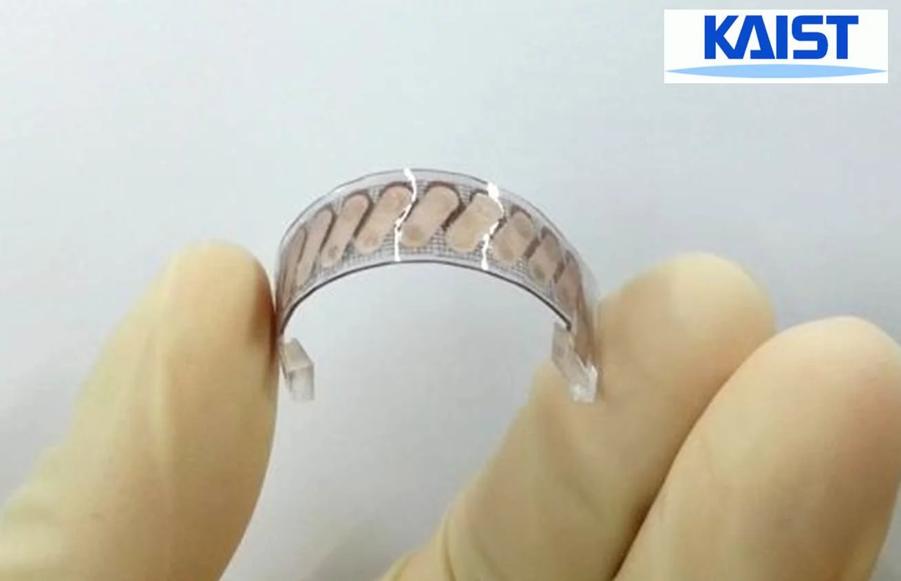 Unlike previous designs, KAIST's thermoelectric generator is highly flexible, with a bend radius of 20 mm (Image: KAIST)
