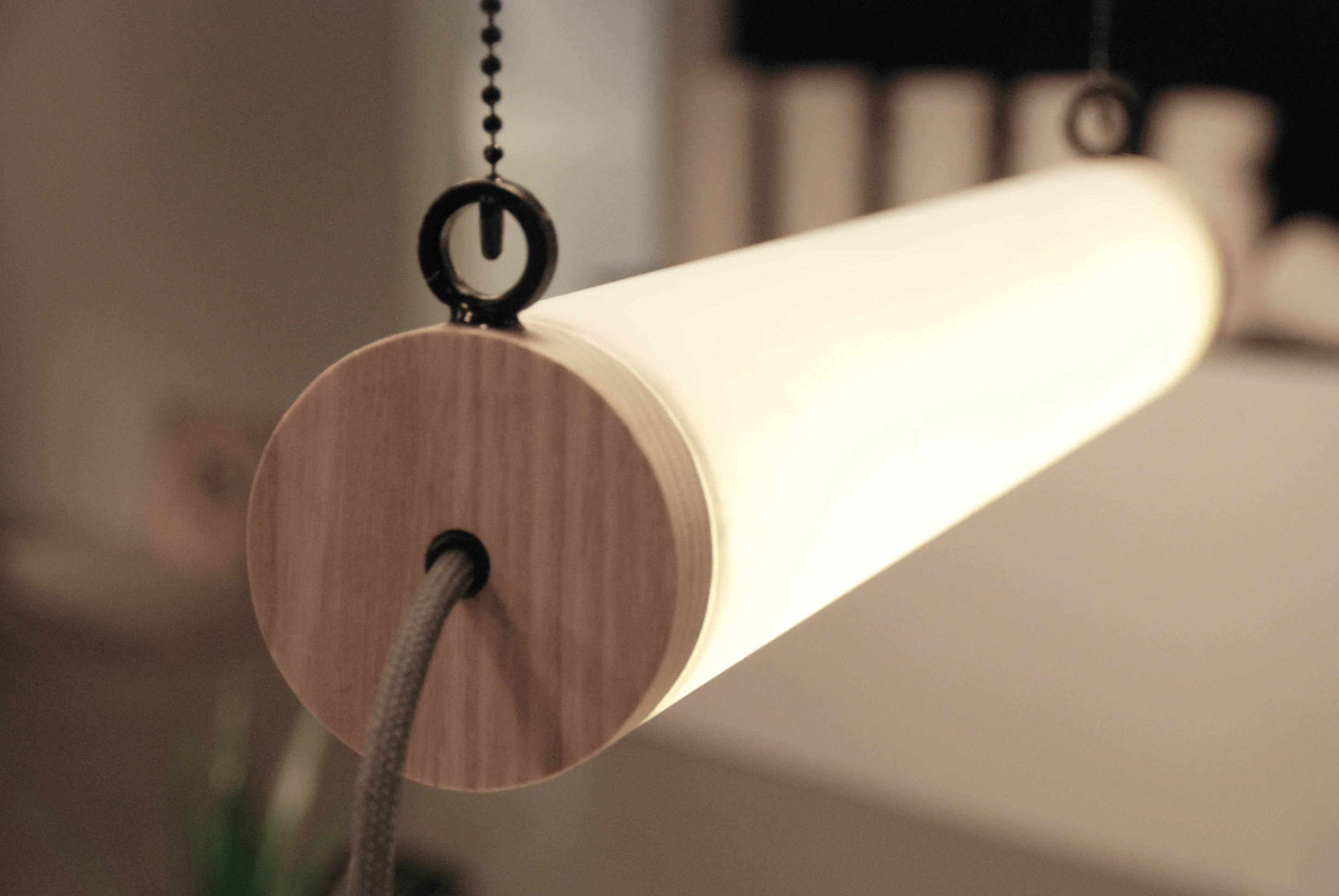 Unplugged LED overhead lamp
