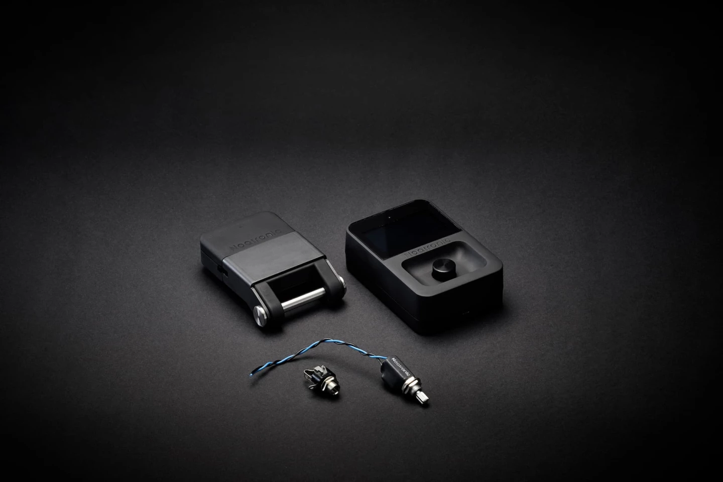 The system is made up of a push-push control potentiometer, a stereo output jack, a transmitter unit and a receiver box