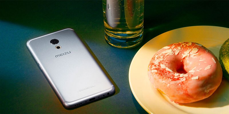 The Meizu PRO 6 is smaller than its predecessor, shrinking from 5.7 to 5.2 inches