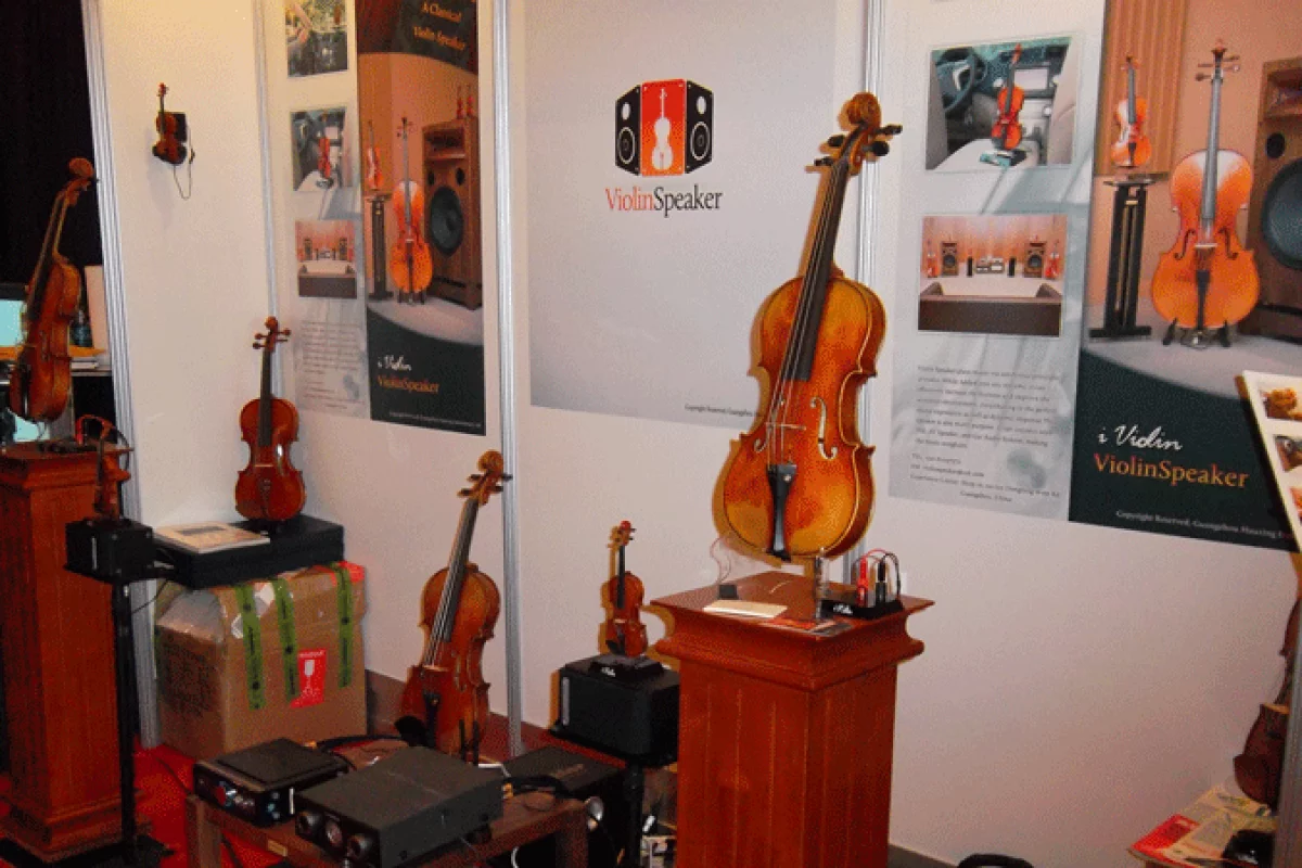 The i Violin display at CES