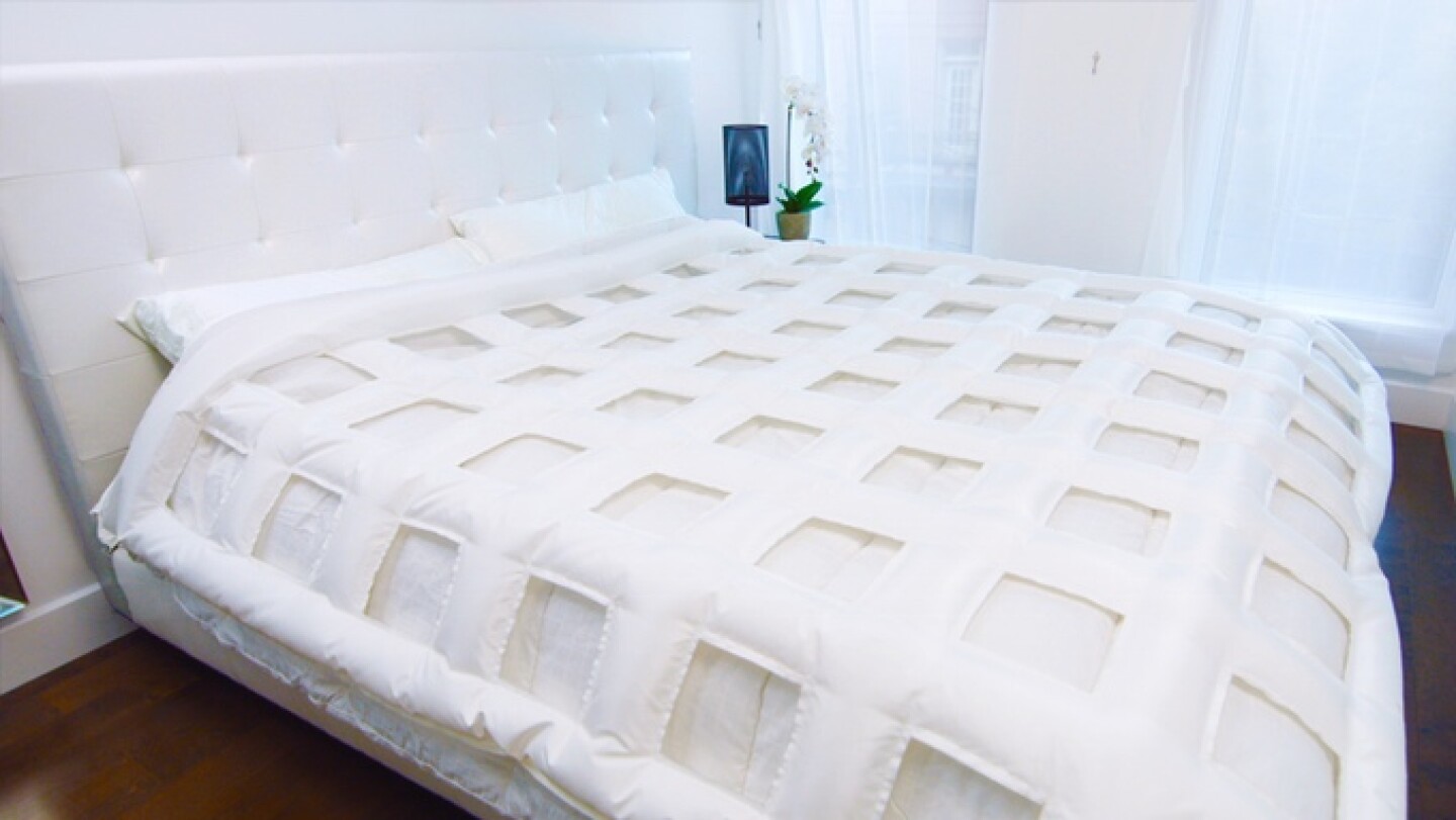 Make your bed via smartphone with Smartduvet