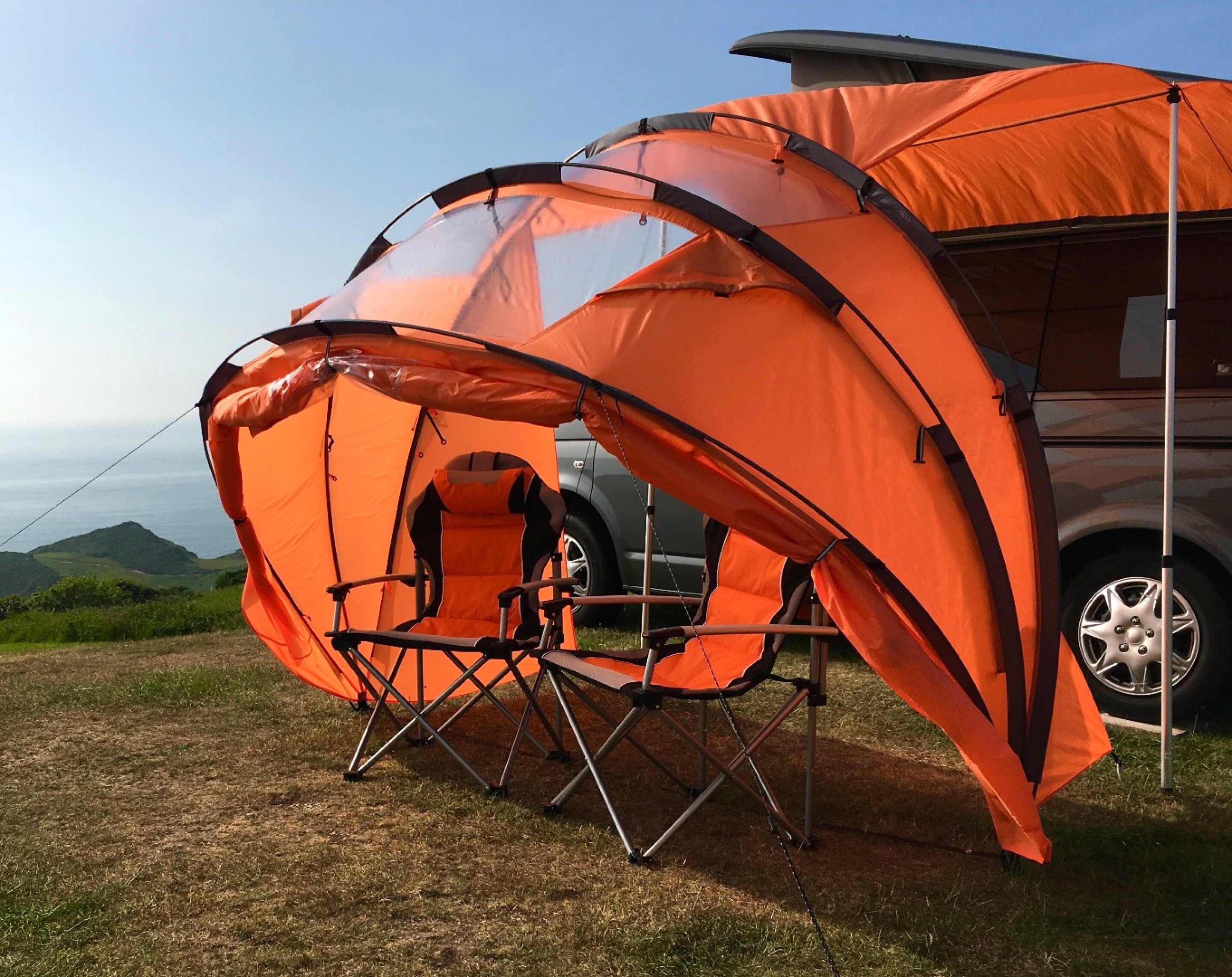 Retractable awningtent adds extra roof and views to your camper van