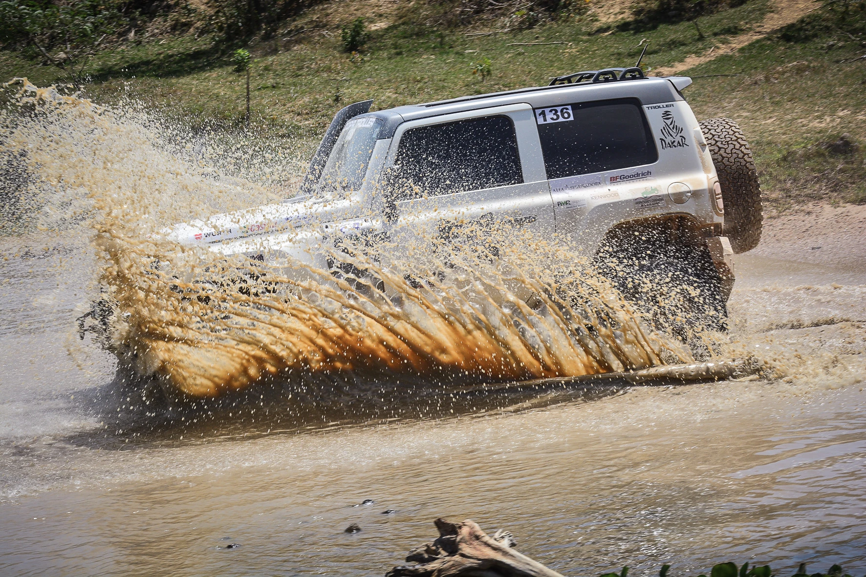 Copa rally Troller gets a bath