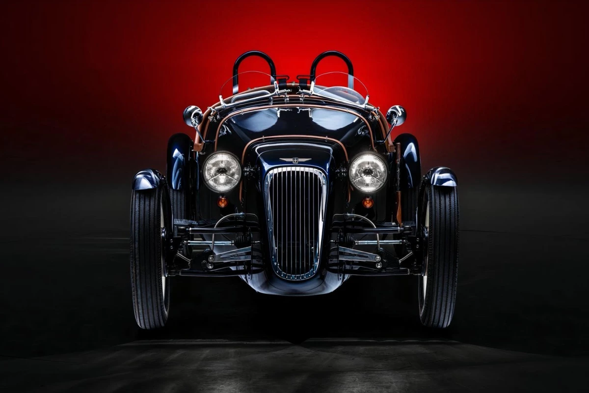 The Arrow Roadster EV is a two-seater that sports cycle fenders, leather bonnet straps, and boat tail coachwork