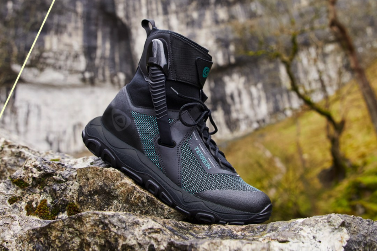 Hiking boots use hydraulic pistons to stabilize ankles on rocky ground