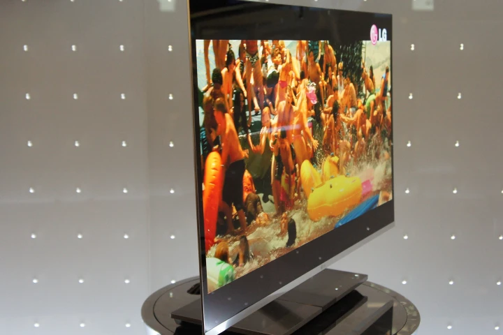 LG's 31-inch 3D OLED TV at IFA 2010