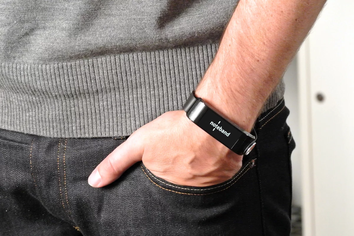 The Uno Noteband is the first wearable to make use of Spritz speed reading technology